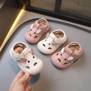 Baby garçons sandales Cartoon Bunny Rabbit Animal respirant des filles de filles non glissantes Pu Leather First Walkers 240329