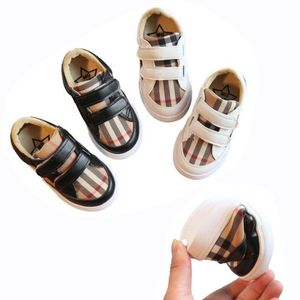 Chaussures de créateurs pour enfants Baby Shoes First Walkers Boys Girls Slip Flat Shoes Round Toe Fashion Children Sneaker