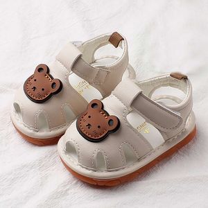 Zomer Baby Cartoon Bear Applique Ademend First Walkers Sandalen schattige baby peuters Girls Soft Sole Anti Slip Shoes L2405