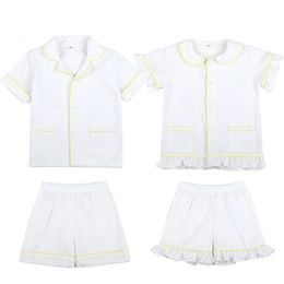 Été bébé vêtements blanc Seersucker 100% coton à manches courtes enfants pyjamas ensemble frères et sœurs correspondant à volants garçons filles pyjamas 240314