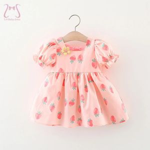 Zomer babymeisje Strawberry Puff Sleeve jurken Zoete bloem Backless Childrens Kleding Cool Adem voor kinderen van 0 tot 3 240403