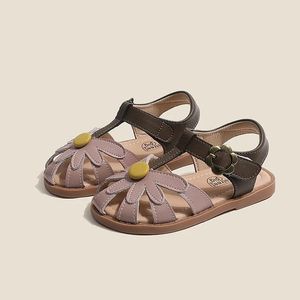 Zomer baby girs sandalen niet-slip zachte zool kinderen strandschoenen oxhide bloemen kleine student kinderen casual sandalen 240513