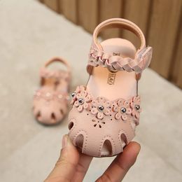 Summer Sandalias para niñas Botth Soft Bottom Sweet Sweet Zapatos Blancos Pink Little Little Anti Kick Beach Beach Sandals Pittler Zapatos CSH1018 240411