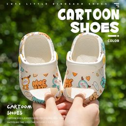 Zomer baby sandalen slippers eva cartoon kinderen strand tuin thuis schoenen voor jongensmeisjes peuter soft bottom cave 240511
