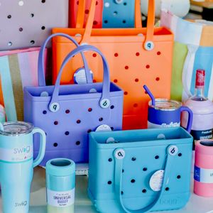 Zomerstrandtas kleurrijke eva -tassen grote waterdichte designer bogg tas tas geperforeerde winkelen schoudertassen pvc outdoor handtas 951