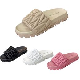 Designer de plage d'été Slipper classique maître mated sandals célèbres femmes de créateurs sandales ouverts chaussure préférée