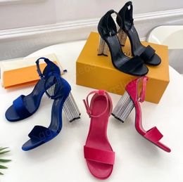 Summer Beach Luxury High Heels Shoes Chaussures Patent Lady Sandals en cuir 10cm Poupe de bureau Pumps Shoe Taille 35-41 avec boîte