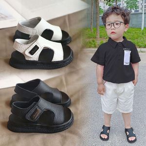 Sandales de plage d'été pour garçons style coréen 2024 Fashion Children Footwear Pu Leather Anti-Slippery Soft Sof Soled's Shoes L2405