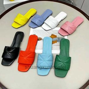 Zomer strand slippers klassieke ontwerper dame flat baotou flip flops 100% lederen glijbanen suède letter vrouwen schoenen koehide metaal vrouw sandalen groot formaat 35-41 met doos