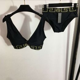 Ensemble de maillot de bain Summer Bikini Split avec sous-vêtements à suspense plaqué or (avec sous-vêtements Triangle des coussinets thoraciques)