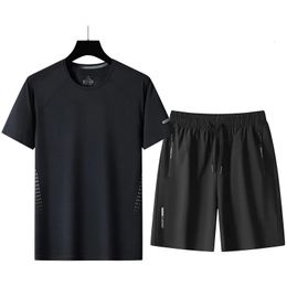 Sesuits de survêtement blancs noirs d'été pour hommes manches t-shirts shorts sportswear marques sportives surdimension 5xl 240407