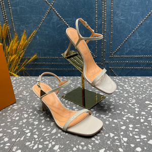 Summer Blossom Sandal Designer Dress Shoes Talons hauts sandale Dames Chaussures en cuir élégantes pompe à bride arrière de mariage Sandales Slingback de mode Talon en forme de fleur