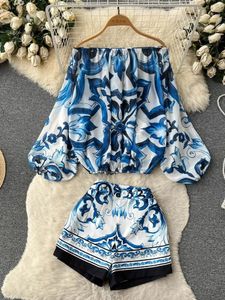 Zomerblauw en wit porselein tweedelig sets dames sexy off schouder gedrukte blouse shirtpocket wide been shorts outfits 240510