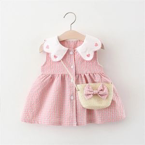 Robe de coton bébé né en été né en été et sac à dos bébé brodé à collier à carreaux à carreaux robe de plage sans manches 240329