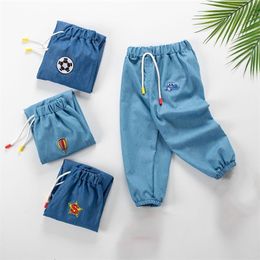 Zomerjongens muggen jeans schattig patroonontwerp casual losse broek voor 12m5t kinderbroek kleding blauw 220812