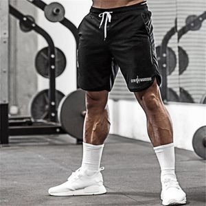 Marca de verano Malla de secado rápido Pantalones cortos de fitness Hombres Gimnasio Longitud de la rodilla Culturismo Active Joggers Entrenamiento Sudor Pantalones cortos 220630