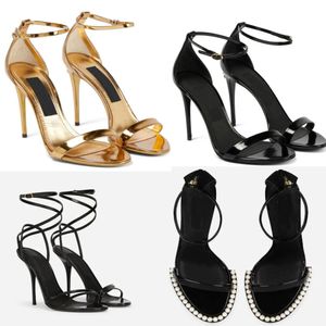 Zomermerk ruches kiera sandalen modeontwerp octrooi lederen polijsten smalle enkelgespelen elegante vrouwen sexy comfortabele hak sandalen