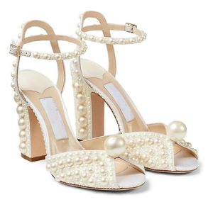 Zapatos de novia de verano Vestido Zapatos de boda Diseñador Slingbacks Sandalias de plataforma de satén adornadas con perlas Bombas Mujer Novia blanca Perlas Tacones altos Bomba para mujer Eu35-43