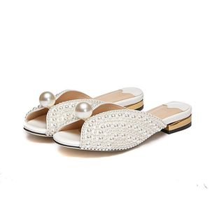 Zapatos de novia de verano Vestido Zapatos de boda Diseñador plano Slingbacks Sandalias de plataforma de satén de perlas de lujo Bombas Mujeres Novia blanca Perlas Tacones altos Bomba de mujer Eu35-43