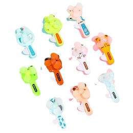 Zomer cartoon speelgoed schattig dierstijl handheld handmatige mini fan cool gadget kleur draagbare kinderen creatief speelgoedcadeau