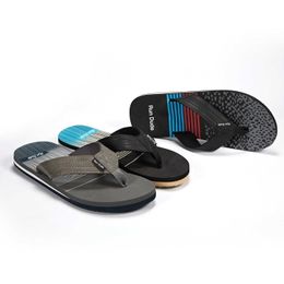 Summer casual Beach flip flop pantoufle pour hommes Pu et Eva matériel Porter des chaussures confortables en gros hommes mode tongs