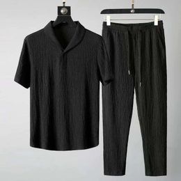 Été décontracté Men Mode plissé Tshirt à manches courtes Polo Pantalon à crampons 2 pièces Vêtements lâches 240508