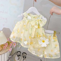 Les vêtements pour enfants d'été sets bébé filles haut de gorges florales 2 pièces conviennent aux vêtements de princesse pour les enfants en bas âge.