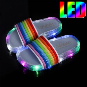 Zapatillas LED de verano para niños, zapatillas para niñas, sandalias de playa con luz de arcoíris antideslizantes de PVC, chanclas de baño para el hogar para niños 220623