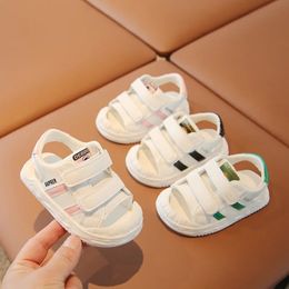 Zomer kinderen sandalen voor jongens gaas ademende meisjes schoenen Hollowout niet -slip strandmode kinderen sneakers 240402