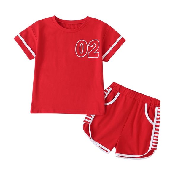 Conjuntos de verano para niños, conjunto deportivo informal, camiseta roja con estampado de algodón para niños, pantalones cortos de retazos de bolsillo, ropa 2T-6T 210629