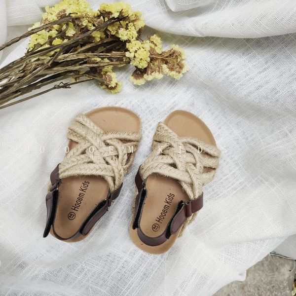 Verano para niños versión coreana cuerda de cáñamo sandalias lindas y salvado de madera zapatos de plataforma para niñas para niñas moda para niños 240321