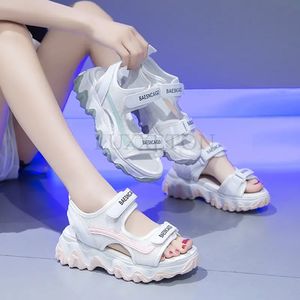 Zomer dikke sandalen voor vrouwen modeplatform sandel damesontwerpers casual wiggen vrouwelijk merk sport 240419