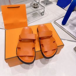 Été Chypre Mules Sandales Diapositives Pantoufles Top Qualité Plage Classique Plat Hommes et Femmes Designer Cuir Usine Chaussures Taille 35-46