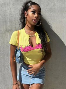 Vêtements d'été Imprimé en V-colmes femmes crop top jaune t-shirt à manches courtes courte 240522