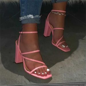 Zomer comfortabel roze 425 en veelzijdige open-teen sandaal met hoge hakken Sandel Casual Outdoor vaste kleur plus size schoenen sandalen 210324