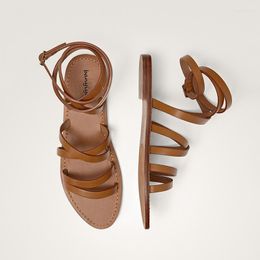 Zomer cool 2023 sandals laarzen enkelband vastgebonden gladiator bruin echt lederen bohemian platte schoenen vrouwen sandalieën 4899 ped