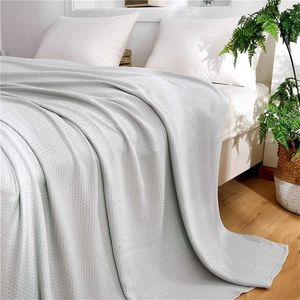 Manta de fibra de bambú de enfriamiento de verano Tiro transpirable fino para cama Sofá Viaje A cuadros Aire acondicionado Edredón Bebé Adulto 211101