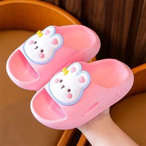 Été mignon dessin animé Childrens Slippers Animaux Modèle de fruits respirant confortable confortable non glissée maison douce garçons filles pantoufles enfants 240422