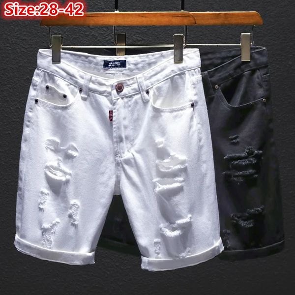Denim de verano de pantalones cortos blancos rasgados agujeros negros mitad jean chicos popurlar rayado coreano angustiado talla grande 38 40 42 pantalones 240527