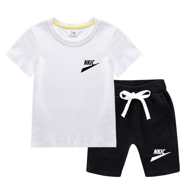 Diseñador de verano Marca LOGO Algodón Blanco Conjuntos negros Mangas cortas Ropa Trajes Tops Pantalones Bebé Niño Niño Ropa Niños Niños Niña Trajes