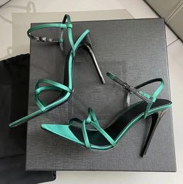 Zomer Designer Schoenen Clara Sandalen In Crêpe Satln Puntige Sandaal Interlace Band Verstelbare Enkelband Stiletto Hakken Luxe Bruiloft Avond Schoenen