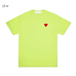 Summer Designer Mens T-shirt Amis T-shirt Commes manches courtes Femmes Des Badge Garcons broderie coeur à manches courtes coeur rouge de haute qualité 5293 6441
