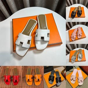 Zomerontwerper sandalen dames slippers mode luxe luxe patent lederen rubber platte sandaal strandschoenen loafers lady schuifregelaars