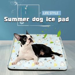 Mat de glace pour chien d'été Nid de compagnie de compagnie lavable Chat et chien refroidissement tapis détachable Doghouse Mat 240506