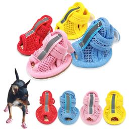 Chaussures pour chiens d'été pour petits chiens non folie Sandales réfléchissantes respirantes baskets pour animaux de compagnie Puppy Chihuahua Yorkie Bottes d'extérieur 240411