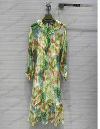 Robe d'été imprimé floral coloré broderie de fil d'or robe à revers à volants profil corne à manches longues conception à épaules dénudées robes maxiskit pour femme 1970