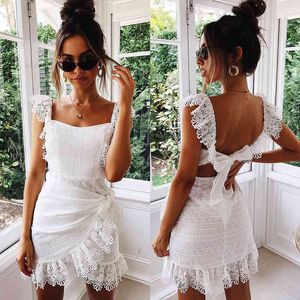 Vestido de verano Mujeres Boho Bohemio Hollow Out Crochet Lace Bordado Vestido blanco Sin respaldo Corbata Ruffle Mini Vestidos de playa Sundress X0521