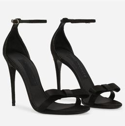 Été élégant marque femmes Keira sandales chaussures Satin Bow talons hauts noir rouge fête pompes de mariage gladiateur Sandalias avec boîte.EU35-43