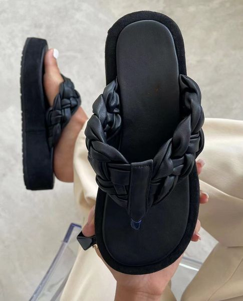 Verano elegante diseño mujeres zapatillas plataforma plana Pu cuero tejido Correa suela gruesa al aire libre playa chanclas tendencia señoras zapatos