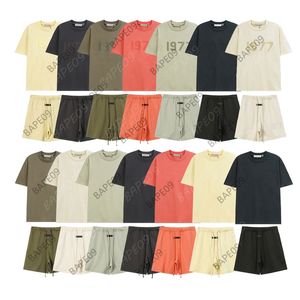 Chándales para hombre Conjuntos de camisetas 1977 Letra Streetwear Casual Transpirable Trajes de verano Tops Pantalones cortos Camisetas Trajes para deportes al aire libre Ropa deportiva Conjunto de calidad